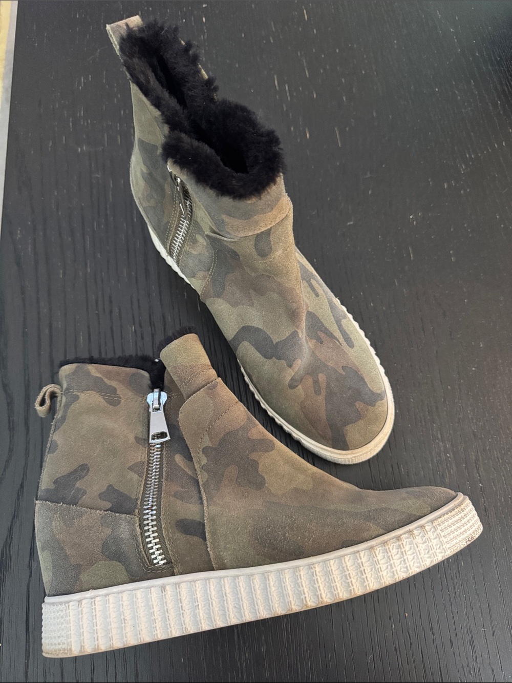 Steven by Steve Madden suede cam print faux fur lined side zippers booties Sz 9M